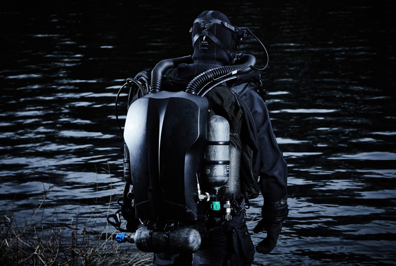 A military diver wearing an MCM100 rebreather