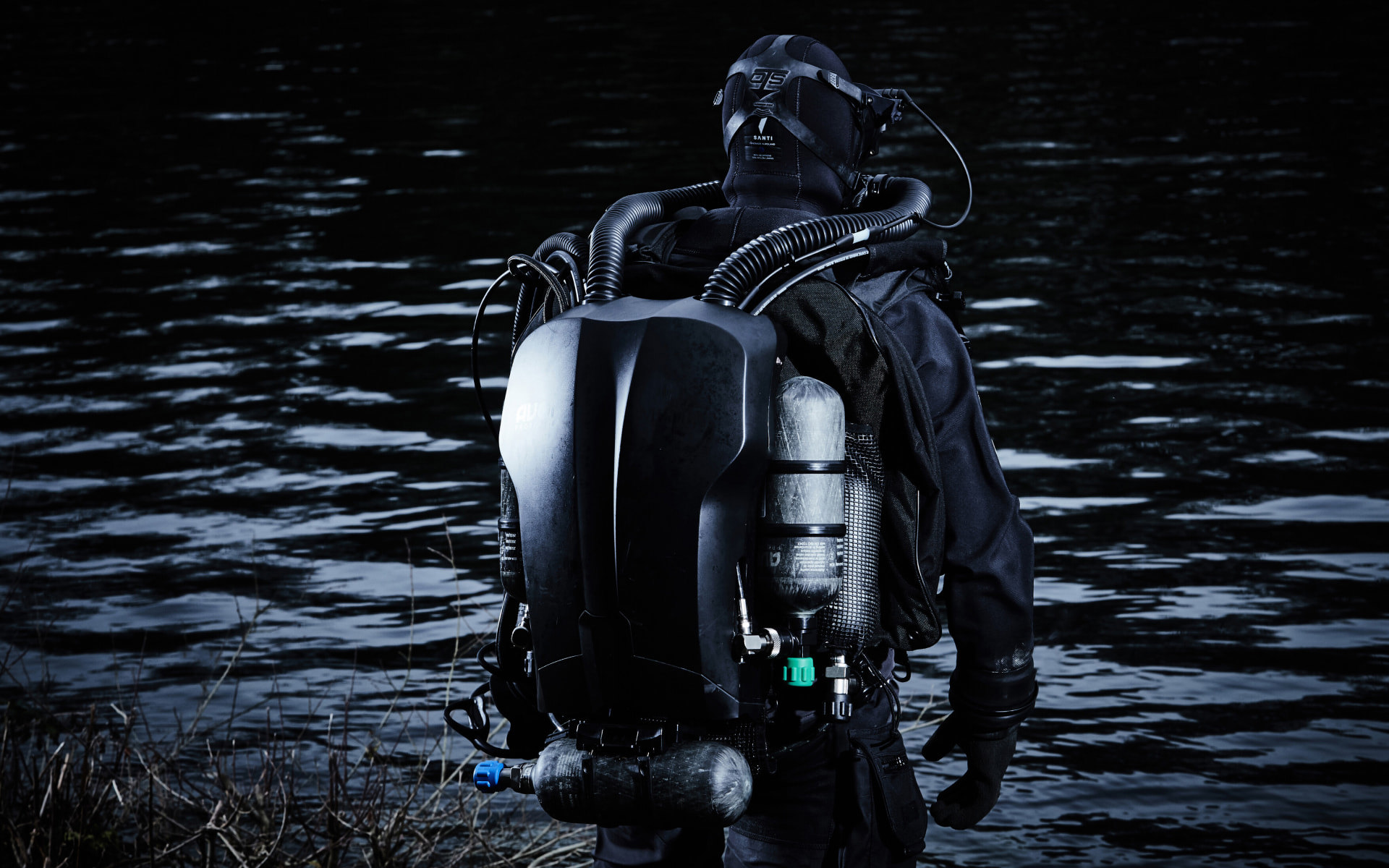 Military diver wearing the MCM100 underwater rebreather
